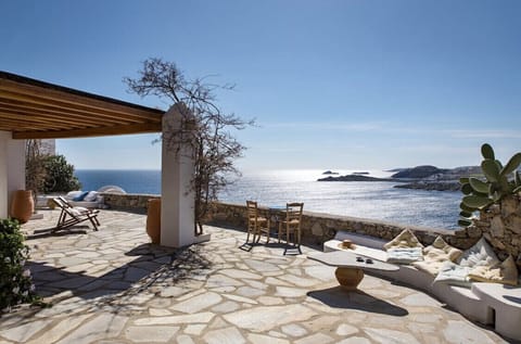 The seafront lounge 