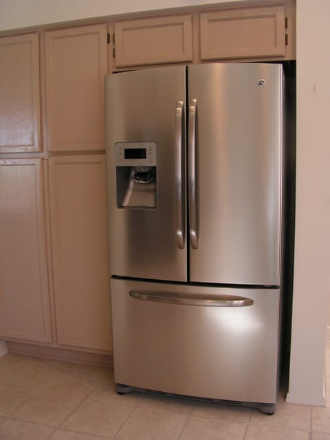 SS French-door refr w/ thru-the-door crushed or cubed ice, and water filtration.