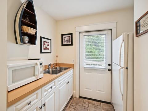 Small Kitchenette in Garage Room at 11 Myrtle Lane