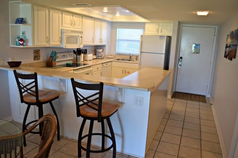 Tile sure makes kitchen clean up quick and easy.