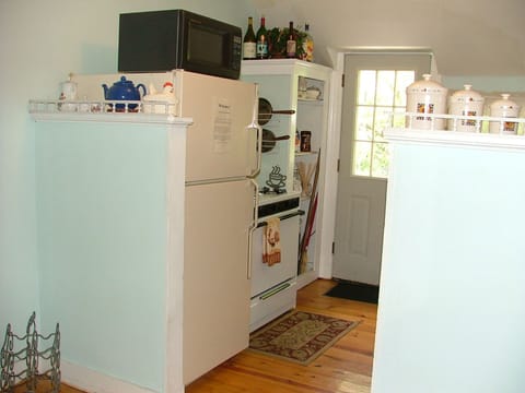 Kitchen West side