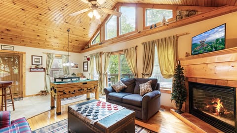 This classic cozy cabin is perfect for couples or small families. Sleeping up to 4 people.
