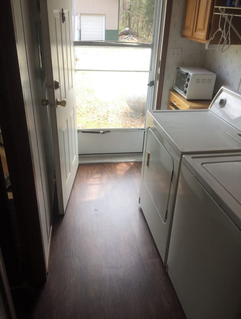 Back hallway/laundry