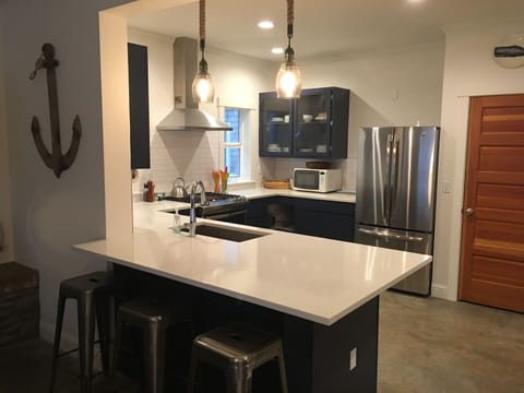 Open kitchen, great for big meals. Island seating.