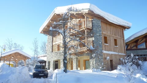 A deluxe Chalet D 'Edmond in Paradiski