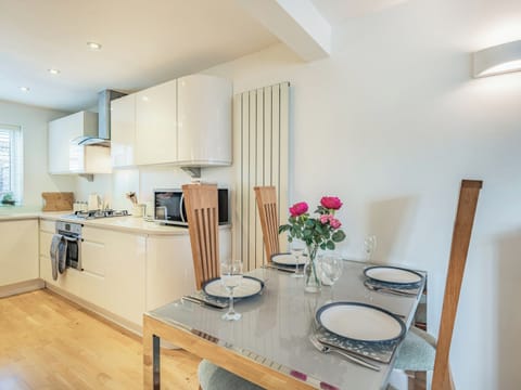 Dining Area | Tea Pot Cottage, Ringwood