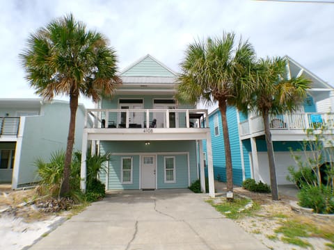 Marlin House by RentPCBToday