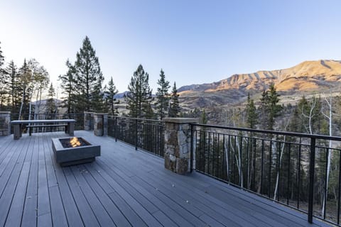 5-Telluride-Overlook-Haus-Upper-Deck-Fire-Pit