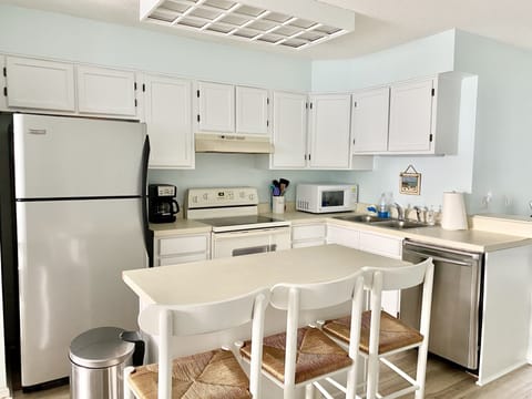 Additional bar seat in closet to seat 4