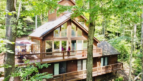 Perfect Family Getaway! Beautiful Property , secluded, central location.