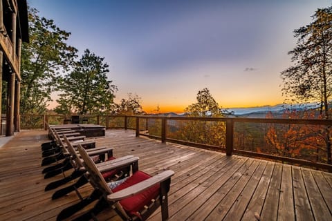 Stunning Sunrise Views on Newly Extended Deck!