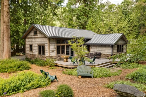 cottage and entertaining area of the large deck