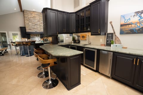 MAIN HOME - You'll love the bar's professional ice maker & beer/wine fridges!