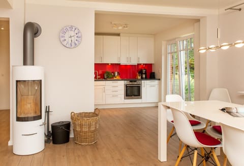 Kitchen with oven and dining table in the holiday apartment "Paradies"