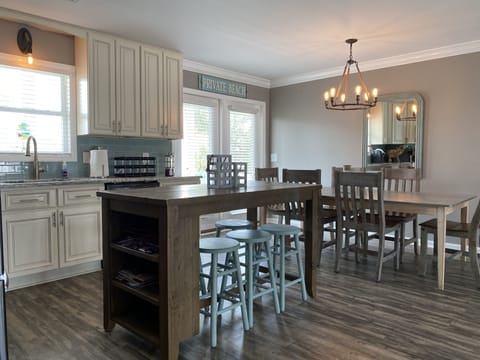 Eat in Kitchen with Seating for 6 at the dining table and 5 at the pub table