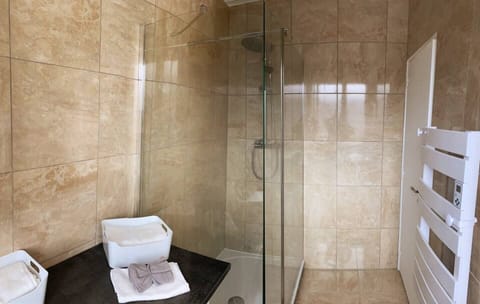 Bathroom with italian shower 