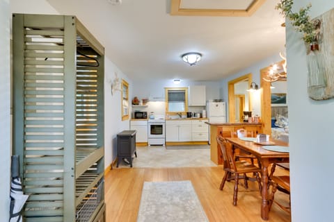 Dining Table | Dishware & Flatware Provided