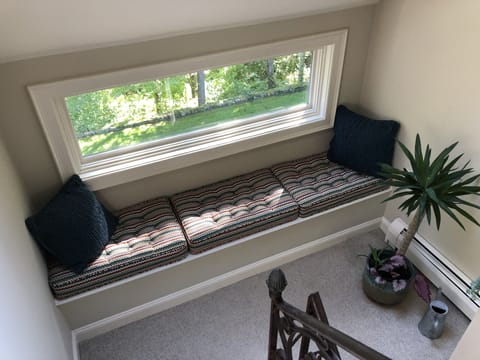 Landing to the 2nd floor