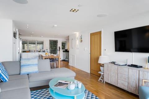 SeaEsta, Portreath. First floor: Open-plan kitchen, dining and sitting room