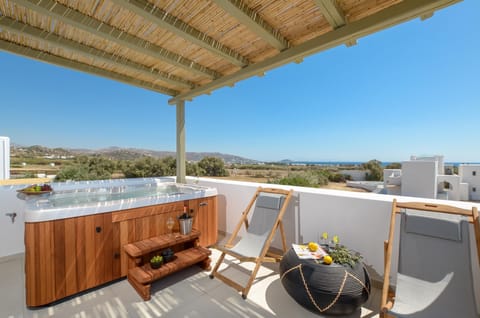 Outdoor Hot Tub on Top Floor