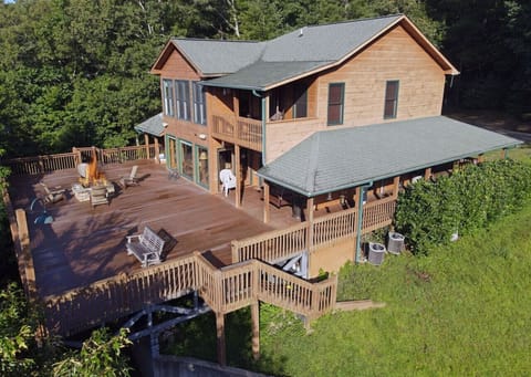 Suches Cabin Rental with Hot tub, Wifi and custom outdoor fire pit