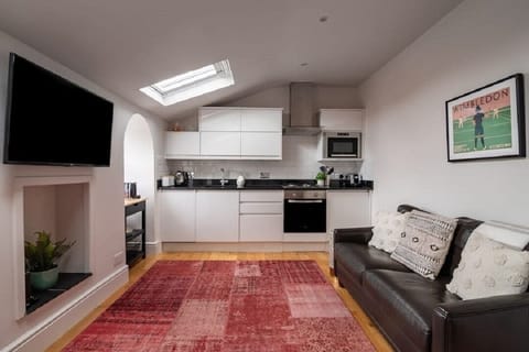 Light-filled open plan kitchen/living room