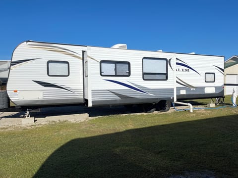 37 ft trailer 2 bedrooms 