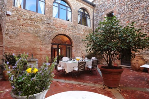 Outdoor dining area in central courtyard