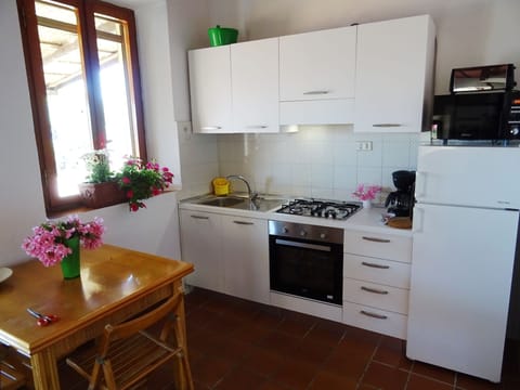 New kitchen with extensible wooden table