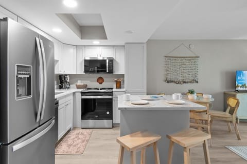 Cozy and modern open space featuring a fully equipped kitchen, inviting dining area, and bright living room—perfect for relaxing and enjoying your stay.