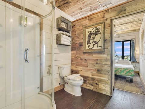 Houze 1 Bathroom