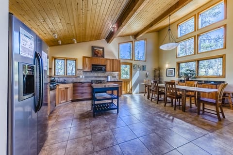 Open Floor Plan - Large and open kitchen / dining area with tall ceilings