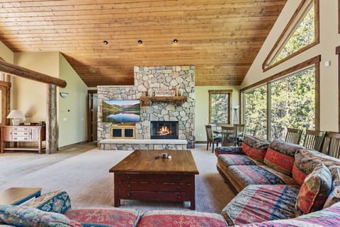 Living room: Smart TV, fireplace, sectional seating, dining nook