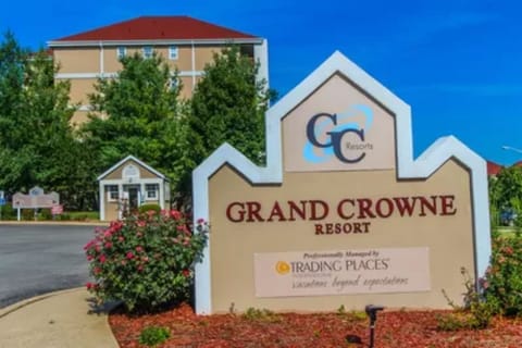 Grand Crowne Resort Entrance