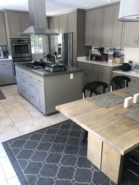 Fully stocked w/all the basics, plus several small appliances & ice maker.