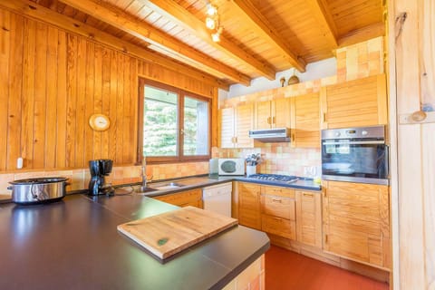 Well-equipped kitchen