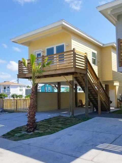 Stay & relax at Yellowfin!   Close to the beach and downtown.