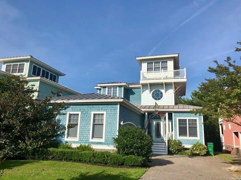 Spacious beach house in Marina Village with all the amenties of Bay Creek. 