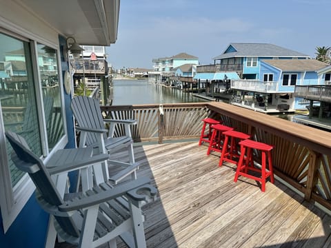 Great place to enjoy a morning coffee. 