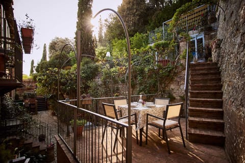 private terrace overlooking the garden (1)
