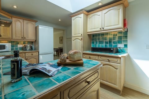 Ground floor: Country style kitchen