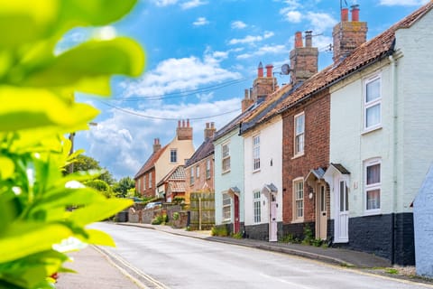 Seaside Cottage, Wells-next-the-Sea:  super, smart little fisherman's cottage located just up from the Quay