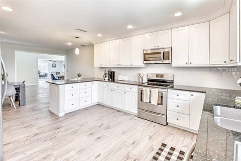 Spacious and newly remodeled kitchen for all your cooking needs in Bradenton, FL, USA