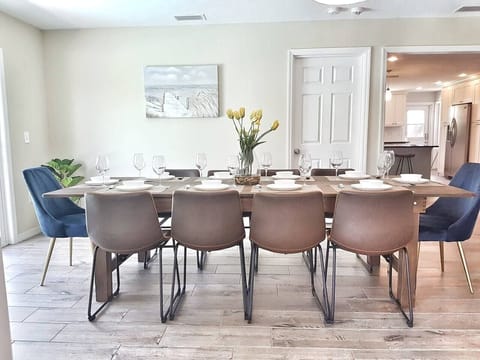 Cozy and Spacious dining area at Bradenton, FL, USA