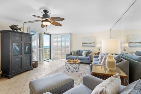 24-Mainsail-125-Living