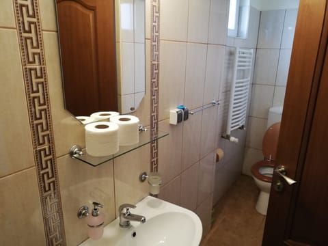 Baia camera 1!/ Bathroom nr. 1!