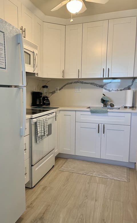 New Fully Equipped Kitchen