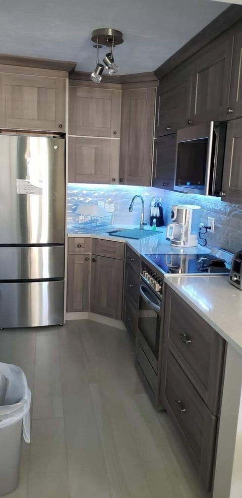 Brand New Fully Equipped Kitchen (2)