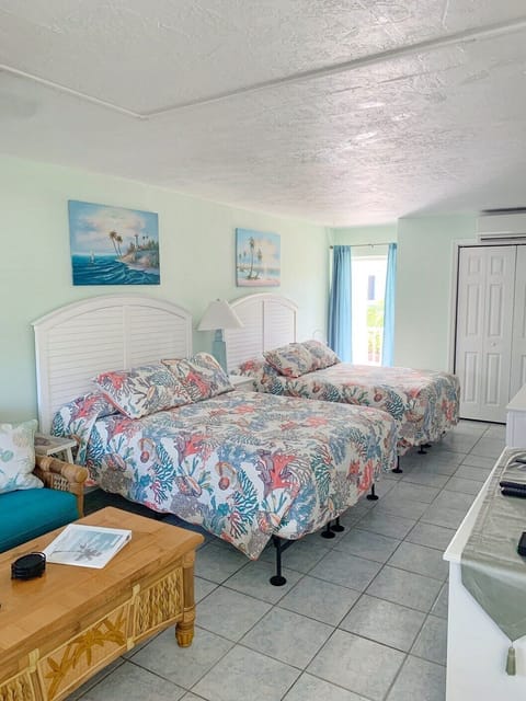 Two Queeen Beds (1)