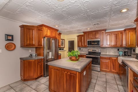Solid Oak Kitchen Cabinets & Island